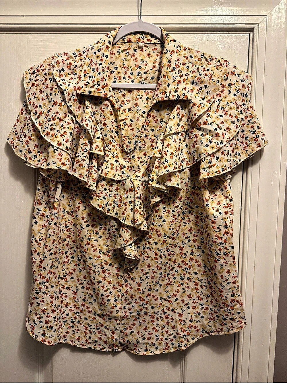 Floral Ruffle Blouse in Cream Size Large